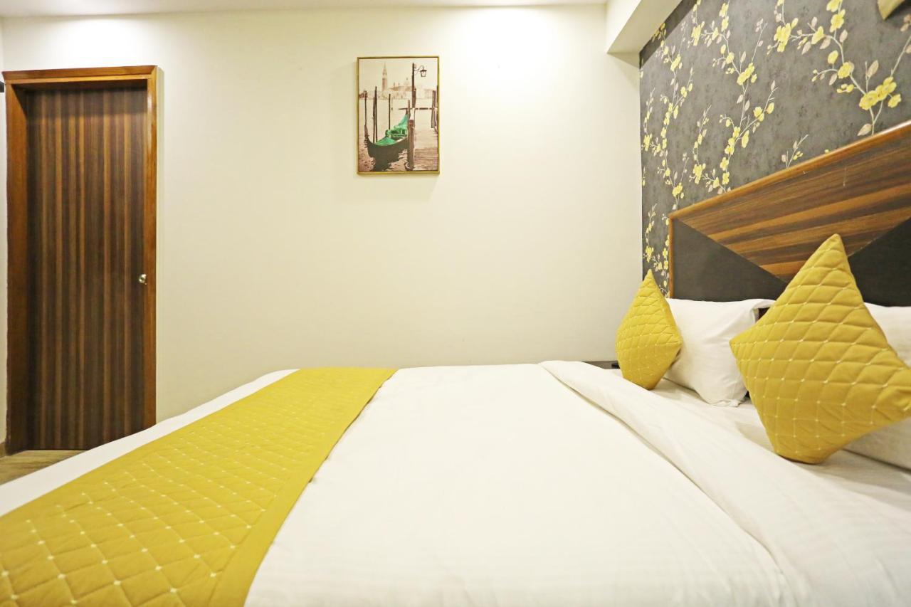 Hotel La Casa Delhi Airport Ню Делхи Екстериор снимка